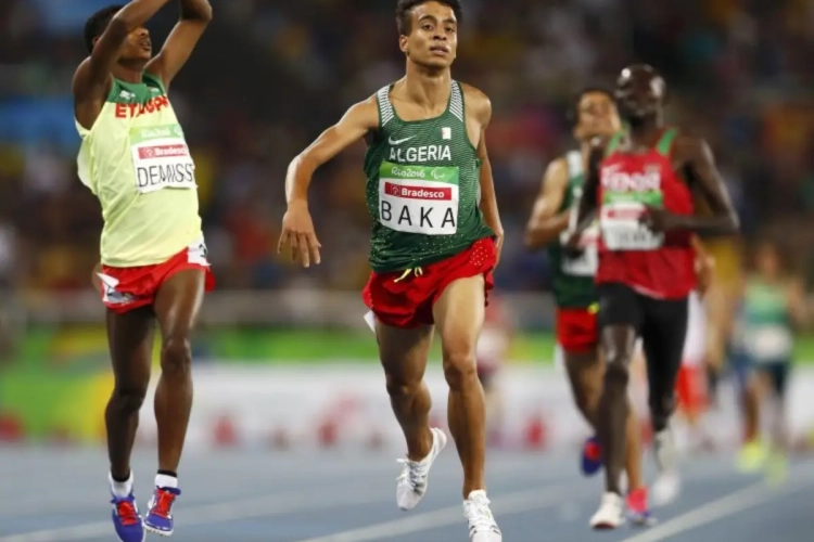 VIDEO: WOW! Vier paralympiërs lopen sneller dan de winnaar van de Olympische Spelen op 1.500m